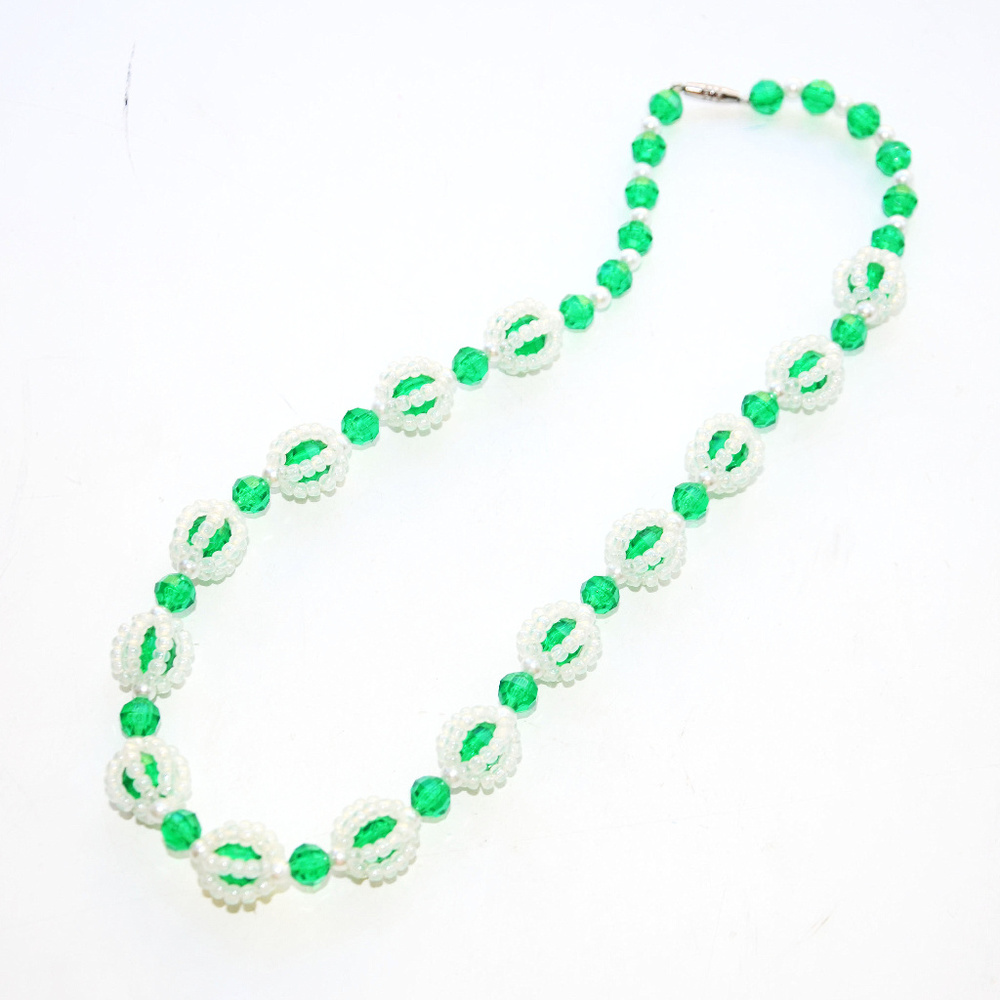 vintage green clear beaded necklace